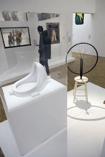 Obras de marcel duchamp no centro pompidou — Fotografia de Stock