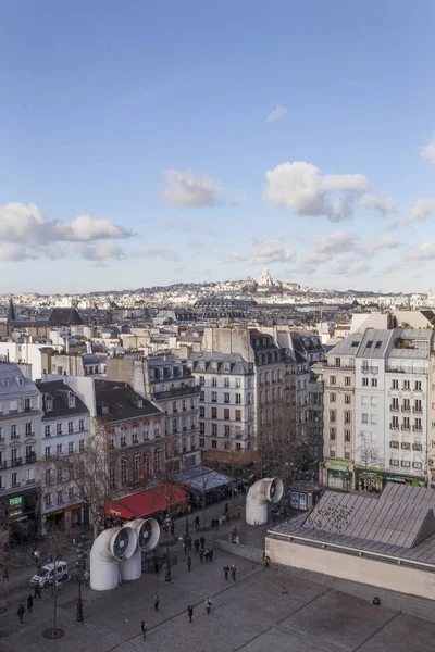 Montmartre e sacre coeur visti dalla costruzione del centro pompidou — Foto Stock