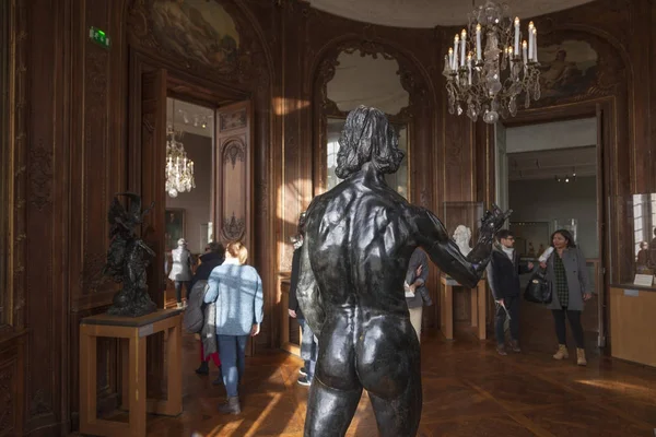 Paris, 30 de dezembro de 2017: escultura de rodin dentro musee rodin in paris — Fotografia de Stock