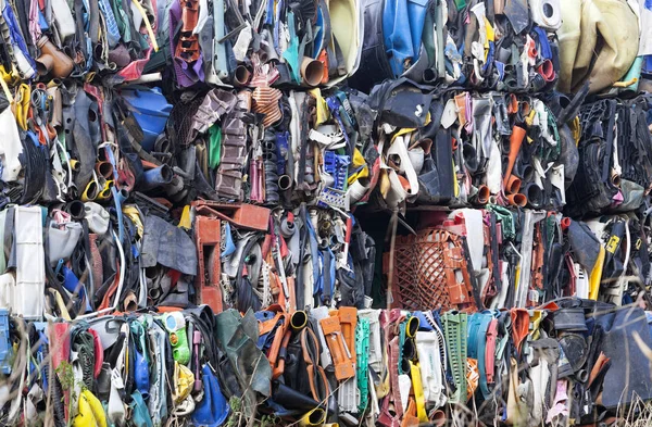 荷兰回收站的塑料废料堆 — 图库照片