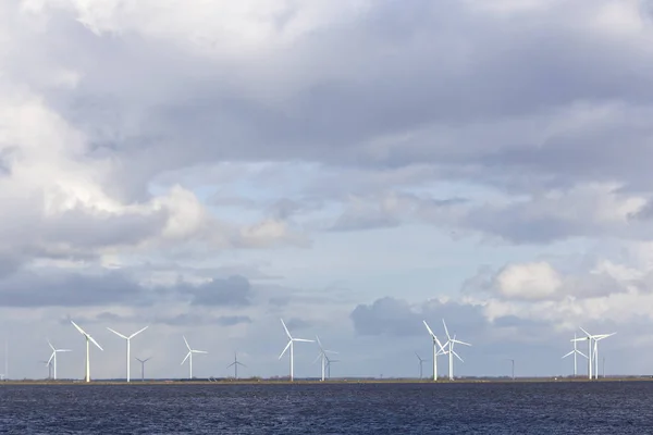 Lot of wind turbines on dutch island of flevoland behind water — Stock Photo, Image