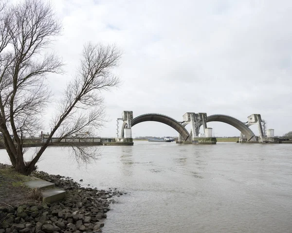 Centrale hydroélectrique dans le Rhin près de Mourik aux Pays-Bas — Photo