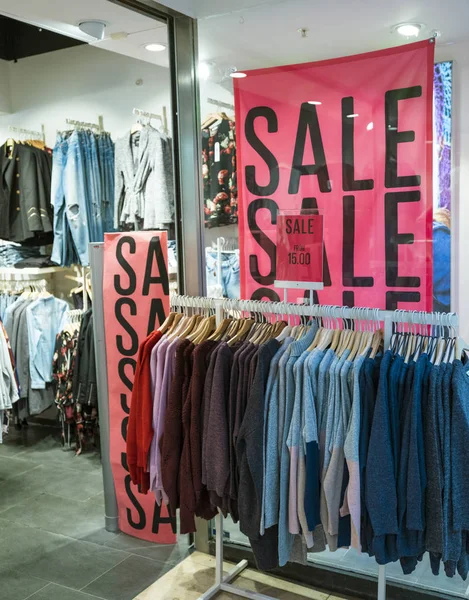 Signs of sale in shop windows of clothing store — Stock Photo, Image