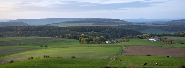 Hermoso paisaje od pequeña Suiza en Luxemburgo entre re —  Fotos de Stock