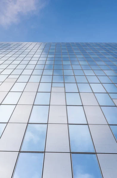 Glass facades of modern office buildings and reflection of blue — Stock Photo, Image