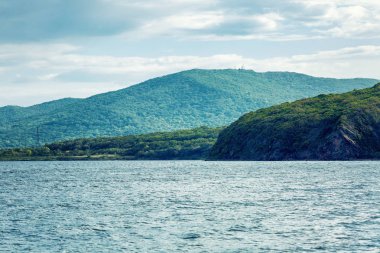 Dağlar ve deniz güzel görünüm