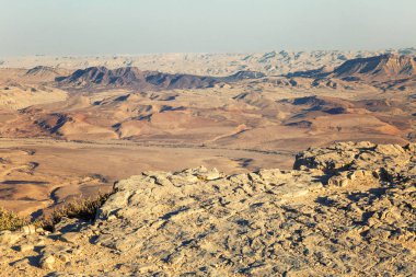 Çöl ve mavi gökyüzü güzel manzara