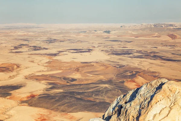 Desierto y cielo azul, hermoso paisaje — Foto de Stock