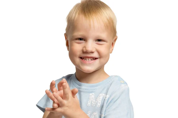 Lindo pequeño chico riendo — Foto de Stock