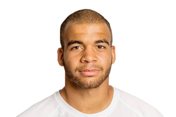 Beyaz arka plan üzerinde izole ciddi genç sevimli zenci,