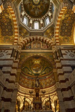 Marsilya 'daki Notre Dame de la Garde' ın içi. Din ve tarih. 