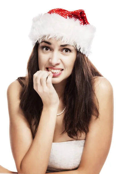 Емоційний портрет красивої молодої жінки у капелюсі Санта-Клауса. Новий рік. Ізольовані на білому тлі. — стокове фото