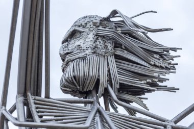 Petrozavodsk, Rusya, 08 / 26 / 2017: Şehir setine balıkçılar yerleştirildi. Yakın plan..