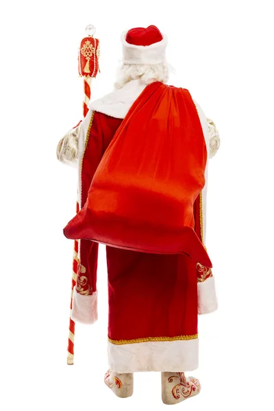 Rysk jultomte med en påse presenter bakom ryggen. Bakåt. Isolerad över vit bakgrund. — Stockfoto