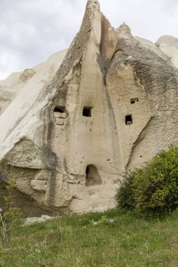 Cappadocia 'da mağaraları olan kayalar. Güzel manzara. Yakın plan..