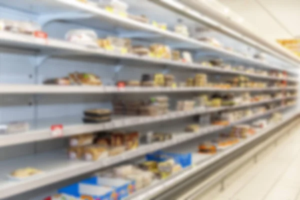 Half Lege Planken Een Supermarkt Wazig Halffabrikaten Van Vlees — Stockfoto