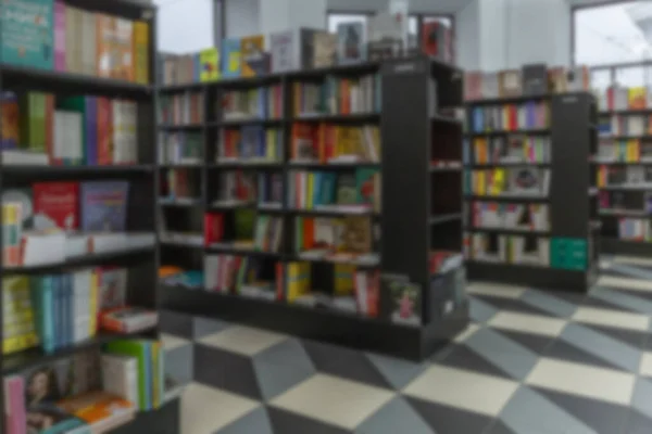 Dükkanda Kitaplarla Dolu Zemin Rafları Bilgi Eğitim Bulanık — Stok fotoğraf