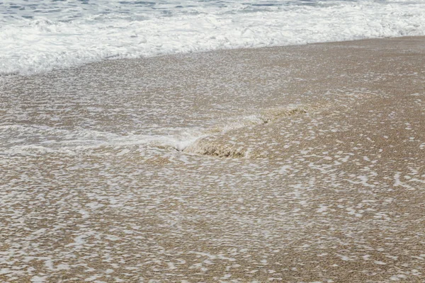 Spiaggia Sabbiosa Con Onda Mare Fuga Primo Piano Spazio Testo — Foto Stock