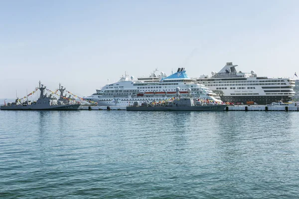 Kusadasi Turquía 2019 Grandes Hermosos Cruceros Están Puerto Mar Turquesa — Foto de Stock