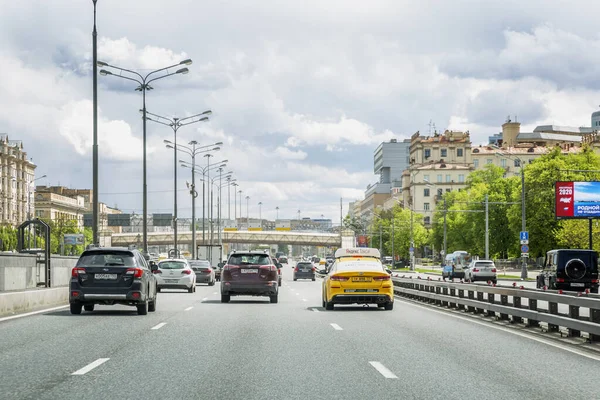 Moscou Rússia 2020 Carros Nas Estradas Uma Grande Cidade — Fotografia de Stock