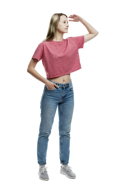 Een Jong Meisje Jeans Een Rood Shirt Staan Verte Kijken — Stockfoto