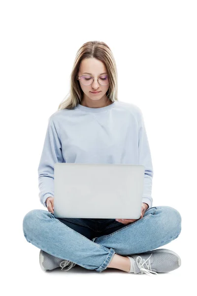 Smiling Young Girl Glasses Sits Laptop Her Hands Education Work — Stock Photo, Image