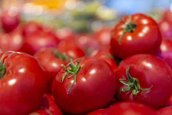 Tomat Matang Meja Pasar Close Makan Sehat Dan Vegetarianisme — Stok Foto