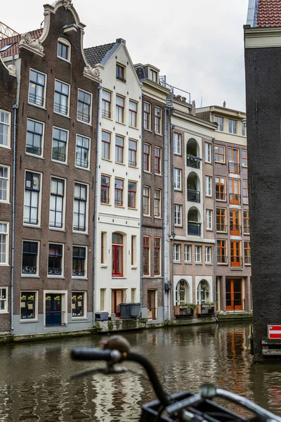 Amsterdam Pays Bas 2019 Anciennes Maisons Traditionnelles Sur Eau Centre — Photo