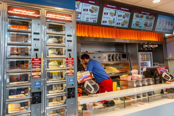 Amsterdam Netherlands 2019 Fast Food Point Fast Food Modern Train — стоковое фото