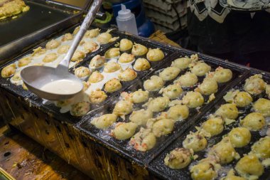 Takoyaki pişirme işlemi