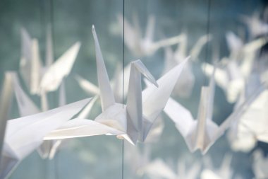 Beyaz Origami kuşlar