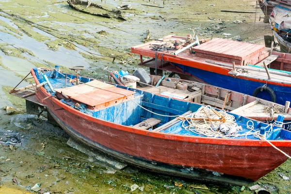 Buntes Fischerboot — Stockfoto