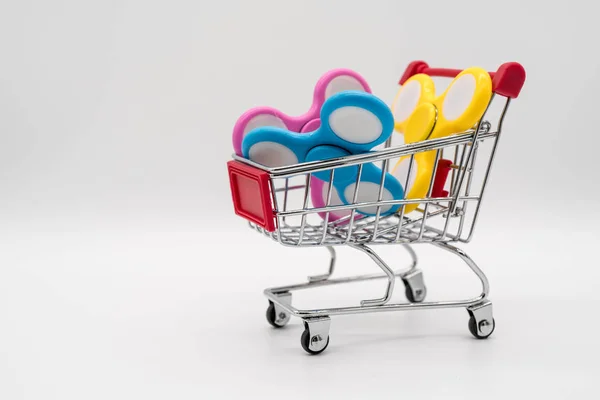 Winkelwagen met kleurrijke Led spinners — Stockfoto