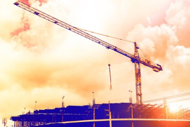 Vinçli inşaat alanı