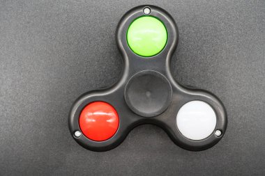 Siyah topluca plastik spinner Led ışık ile