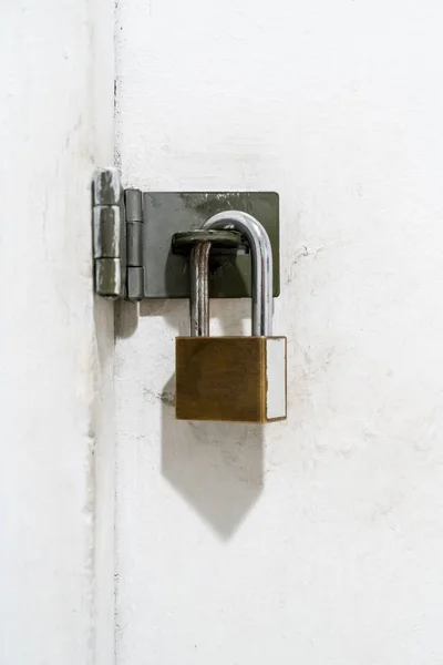 Old lock on the white door. — Stock Photo, Image
