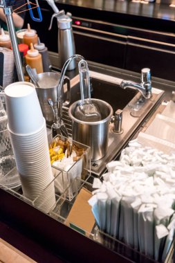 Paslanmaz çelik evye coff alanının yıkama içinde birçok ekipman