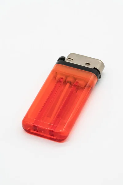 Briquet à gaz en plastique rouge clair isolé sur blanc — Photo