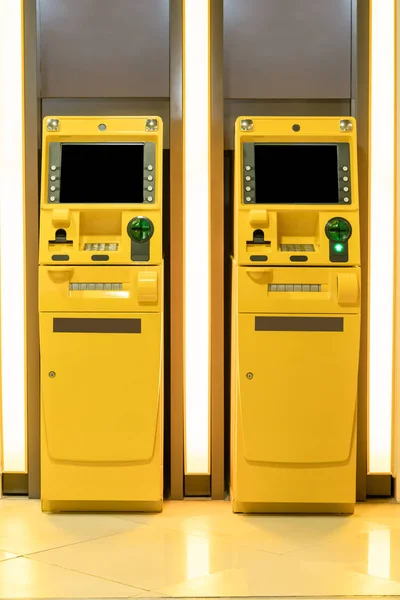 Máquinas ATM. A estação máquinas automáticas . — Fotografia de Stock