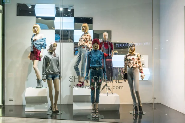 Emquatier Tayland, 18 Ağustos 2017 dükkanında deri pantolon