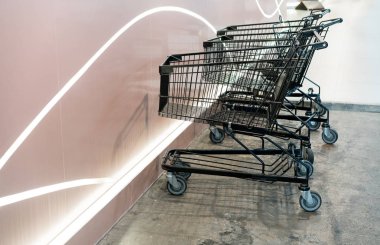 alışveriş arabaları park yeri olarak 