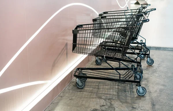 alışveriş arabaları park yeri olarak 