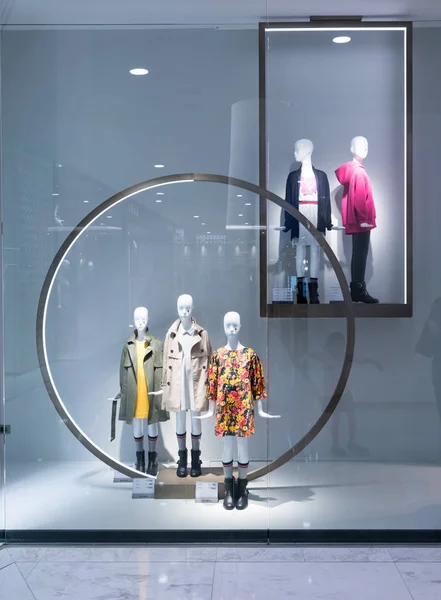 Zara shop im emquartier thailand, modische Markenvitrine — Stockfoto