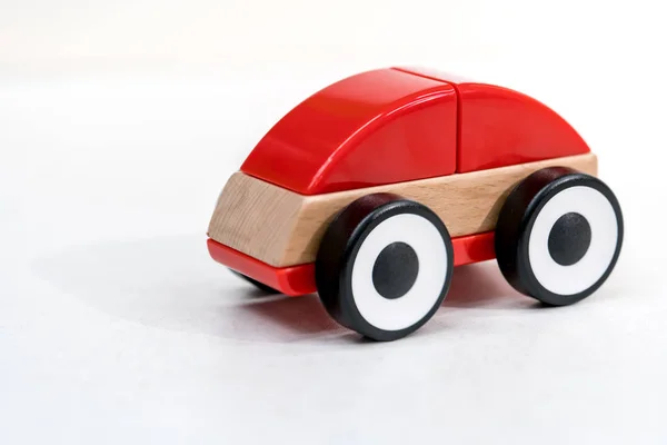 Spielzeugauto aus Holz — Stockfoto