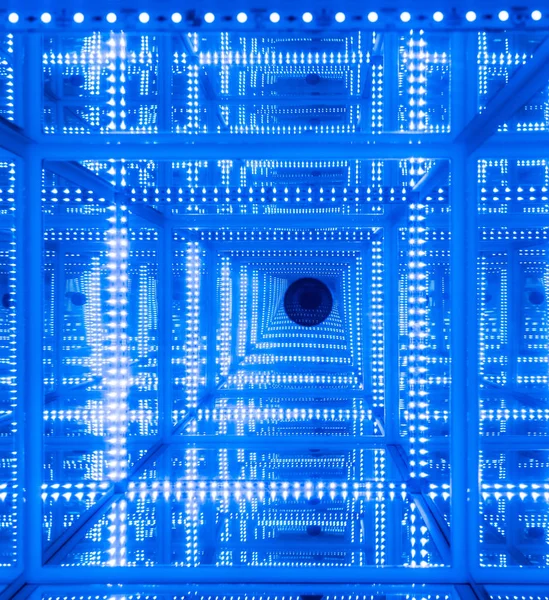 抽象的无限的蓝色的 Led 灯与高深度和透视 — 图库照片