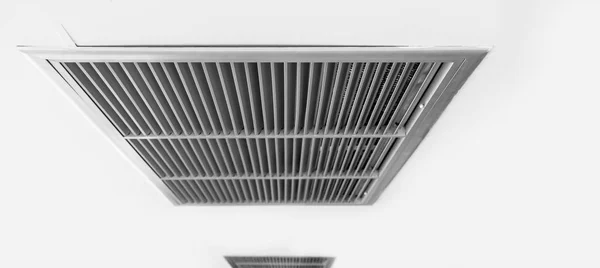 Levegő ventilátor, fém léc keret fehér — Stock Fotó