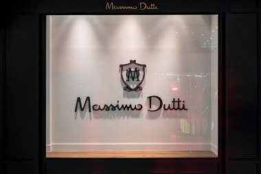 Massimo Dutti Dükkanı, Emquatier, Bangkok, Tayland, 3 Kasım 2017