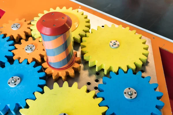 Colorful wooden gears with twisting bar for kid activity and lea — Stock Photo, Image
