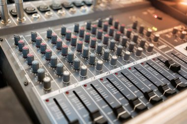 Karıştırıcı denetimi se için müzik karıştırıcı ekolayzer konsolunun yakın çekim