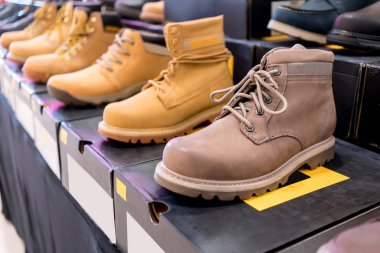 Erkek ayakkabıları üzerinde Satılık siyah kasa